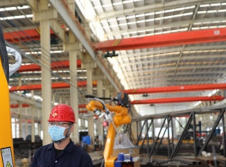 鋼絲繩電動(dòng)葫蘆在鋼結(jié)構(gòu)構(gòu)件生產(chǎn)工廠承擔(dān)吊重任務(wù)