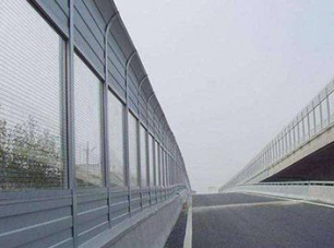 環(huán)鏈電動(dòng)葫蘆在吊運(yùn)道路聲屏障中的應(yīng)用